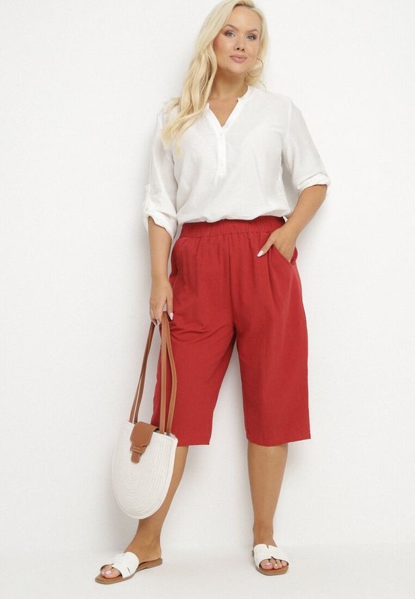 Born2be - Bordowe Luźne Spodnie z Bawełny z Wysokim Stanem 3/4 Lumelle. Okazja: na co dzień. Stan: podwyższony. Kolor: czerwony. Materiał: bawełna. Styl: casual, klasyczny