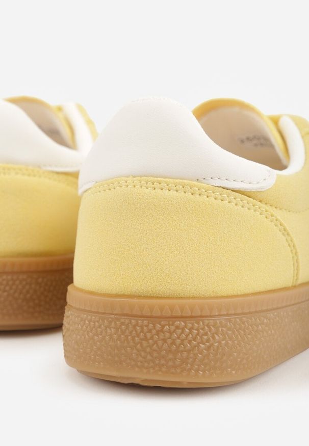 Renee - Żółte Sneakersy Typu Tenisówki Ozdobione Paskami po Bokach Fefia. Okazja: na co dzień. Zapięcie: pasek. Kolor: żółty. Materiał: jeans. Wzór: aplikacja. Sezon: wiosna