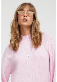Tommy Jeans sweter damski kolor różowy z półgolfem. Kolor: różowy. Materiał: poliester, dzianina. Długość rękawa: raglanowy rękaw #2