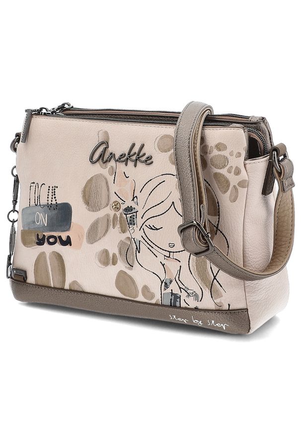 Torebka damska Anekke, z efektownym nadrukiem i metalowym logo zapinana na suwak, beżowa, 42743-184. Kolor: beżowy. Wzór: nadruk. Styl: elegancki, klasyczny, casual. Rodzaj torebki: na ramię