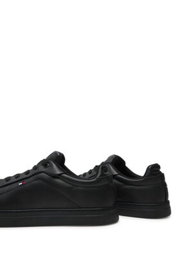 TOMMY HILFIGER - Tommy Hilfiger Sneakersy Icon Court Lth Flag Ess FM0FM05317 Czarny. Kolor: czarny. Materiał: skóra