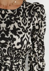 Born2be - Czarna Sukienka Taliowana Idios. Kolor: czarny. Materiał: satyna, tkanina. Styl: elegancki. Długość: mini #2