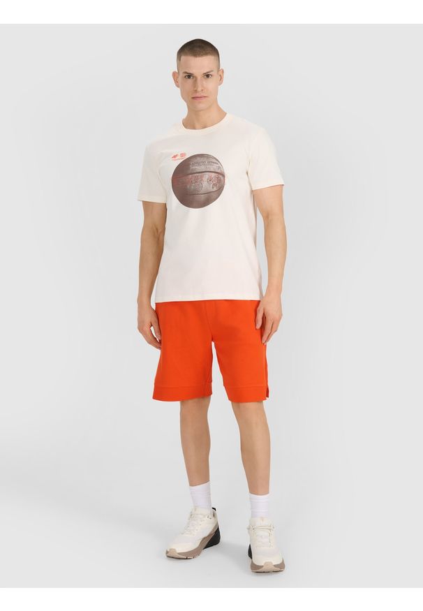 4f - 4F T-shirt regular z nadrukiem męski - biały S. Okazja: na co dzień. Kolor: biały. Materiał: bawełna, jersey. Wzór: nadruk. Styl: casual, sportowy, klasyczny, street, elegancki