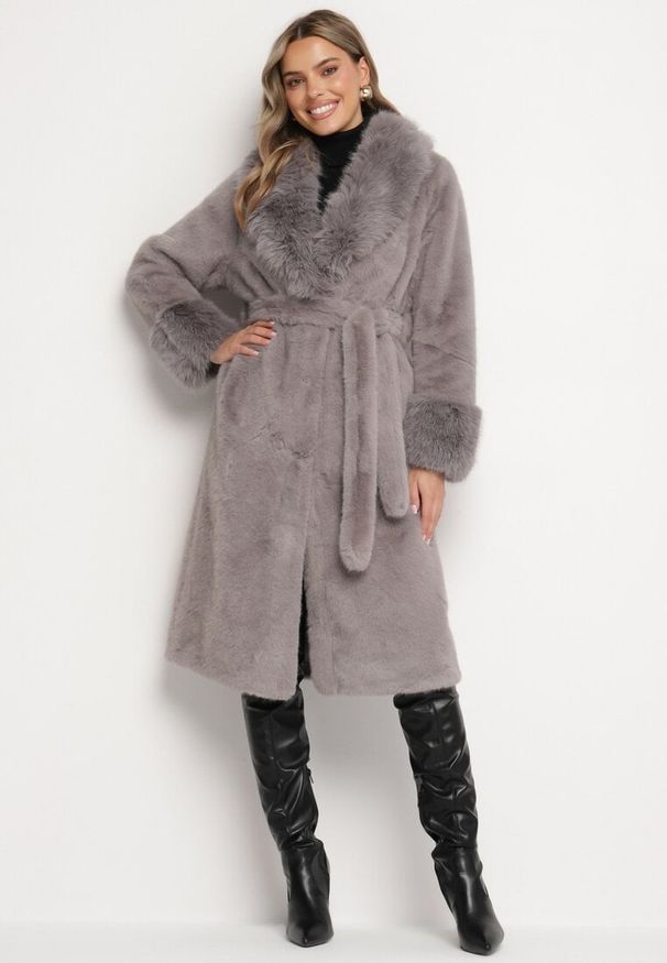 Born2be - Szary Futerkowy Płaszcz z Szerokim Kołnierzem i Mankietami z Wiązanym Paskiem Viaruna. Okazja: na imprezę, na co dzień. Kolor: szary. Materiał: dzianina. Długość rękawa: długi rękaw. Długość: długie. Styl: elegancki, casual