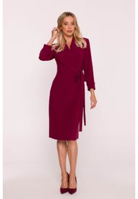 Stylove - Elegancka sukienka ołówkowa kopertowa z wiązaniem bordowa. Okazja: na spotkanie biznesowe, do pracy. Typ kołnierza: typu klepsydra, dekolt kopertowy, dekolt w kształcie V. Kolor: czerwony, brązowy, beżowy. Materiał: elastan, tkanina, poliester, wiskoza. Wzór: gładki. Typ sukienki: ołówkowe, kopertowe. Styl: elegancki. Długość: midi #5