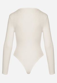 Born2be - Białe Body z Bawełną Wiskozą i Kwadratowym Dekoltem Merrise. Okazja: na co dzień. Typ kołnierza: dekolt kwadratowy. Kolor: biały. Materiał: wiskoza, bawełna. Styl: klasyczny, casual, elegancki #3