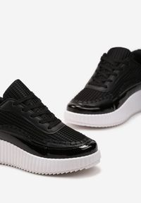 Born2be - Czarne Sneakersy z Patchworkową Cholewką i Tłoczoną Platformą Geridia. Kolor: czarny. Szerokość cholewki: normalna. Obcas: na platformie #5