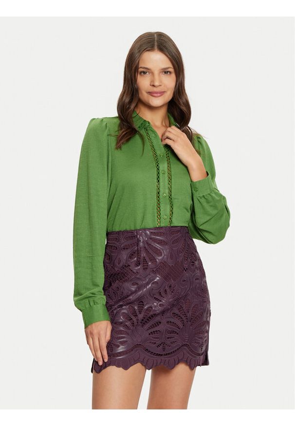 Vila Koszula Carmena 14102290 Zielony Regular Fit. Typ kołnierza: typu carmen. Kolor: zielony. Materiał: syntetyk, wiskoza