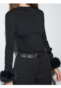 Sinsay - Bluzka z ozdobnym futerkiem - czarny. Kolor: czarny. Materiał: futro #1