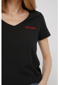 Answear Lab t-shirt damski kolor czarny. Kolor: czarny. Wzór: aplikacja. Styl: wakacyjny