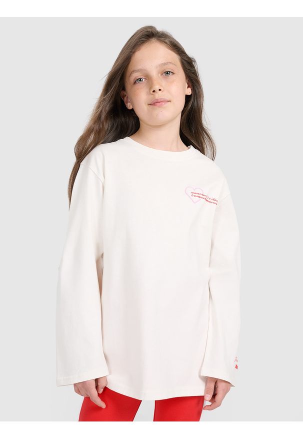 4f - 4F Longsleeve oversize z nadrukiem dziewczęcy - biały 140 (9-10 lat). Okazja: na co dzień. Kolor: biały. Materiał: jersey, bawełna, materiał. Długość rękawa: długi rękaw. Długość: długie. Wzór: nadruk. Sezon: lato. Styl: sportowy, klasyczny, casual