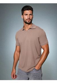 Sinsay - Bawełniana koszulka polo - brązowy. Typ kołnierza: polo. Kolor: brązowy. Materiał: bawełna #1