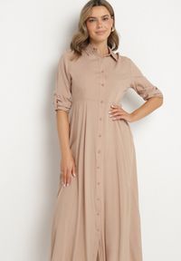 Born2be - Ciemnobeżowa Sukienka Controllable. Okazja: na co dzień. Kolor: beżowy. Długość rękawa: długi rękaw. Typ sukienki: rozkloszowane, szmizjerki. Styl: klasyczny, casual. Długość: maxi #3