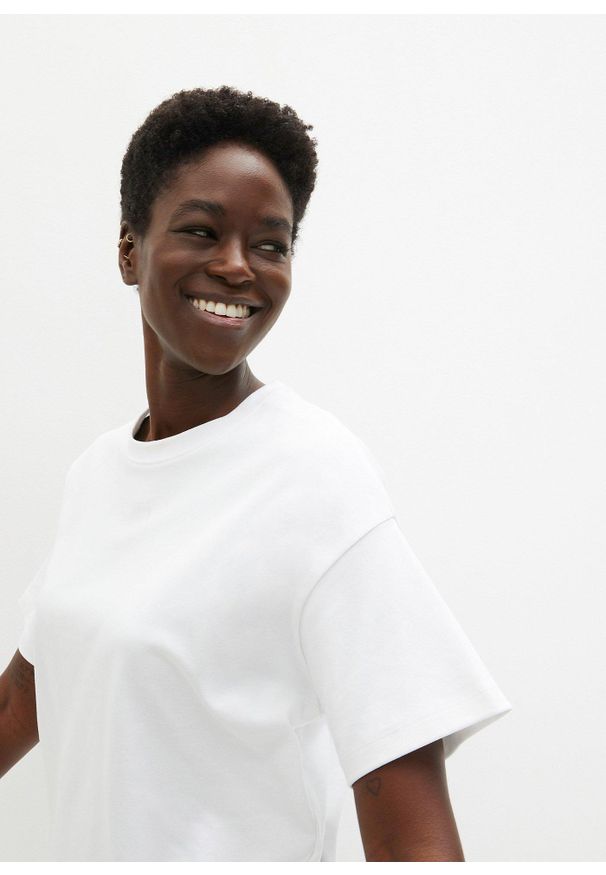 bonprix - Shirt oversize z czystej ciężkiej bawełny organicznej. Kolor: biały. Materiał: bawełna