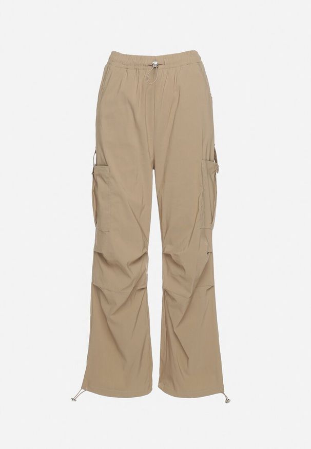 Born2be - Ciemnobeżowe Spodnie Bojówki z Wysokim Stanem z Gumką w Pasie z Kieszeniami Biorella. Okazja: na co dzień. Stan: podwyższony. Kolor: beżowy. Długość: długie. Styl: casual, elegancki