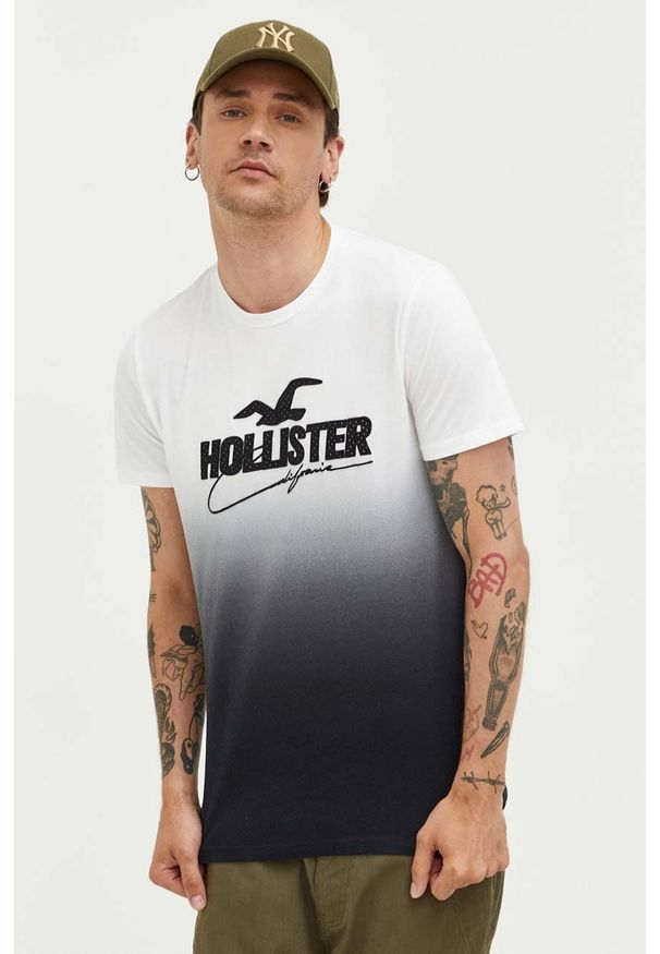 Hollister Co. t-shirt bawełniany kolor czarny wzorzysty. Kolor: czarny. Materiał: bawełna. Długość rękawa: krótki rękaw. Długość: krótkie. Wzór: haft. Styl: klasyczny