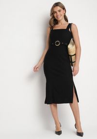 Born2be - Czarna Sukienka z Wiskozą o Dopasowanym Kroju z Rozcięciami i Paskiem Venilra. Okazja: na co dzień. Typ kołnierza: dekolt kwadratowy. Kolor: czarny. Materiał: wiskoza. Długość rękawa: na ramiączkach. Styl: klasyczny, casual, elegancki #7