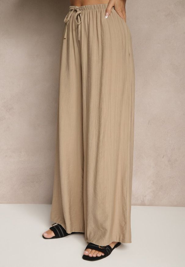 Renee - Ciemnobeżowy Komplet z Wiskozy o Kroju Oversize Koszula i Spodnie Dovaraella. Kolor: beżowy. Materiał: wiskoza