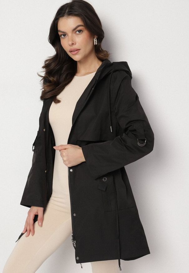 Born2be - Czarny Płaszcz Kurtka Przeciwwiatrowa z Kapturem Amilina. Okazja: na spacer, na co dzień. Typ kołnierza: kaptur. Kolor: czarny. Materiał: wełna, jeans. Wzór: aplikacja. Styl: casual, elegancki