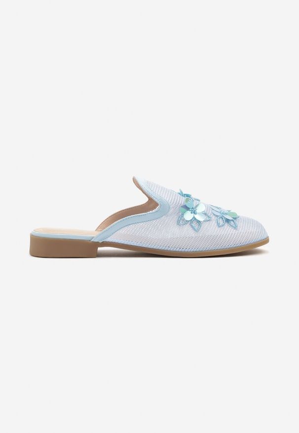 Renee - Niebieskie Klapki Mule z Siateczkową Cholewką i Kwiatami 3D Annalen. Okazja: na co dzień. Kolor: niebieski. Wzór: kwiaty. Styl: elegancki, casual