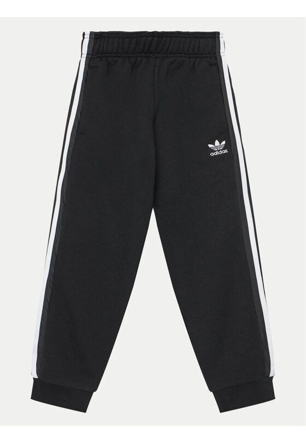 Adidas - adidas Spodnie dresowe IY9811 Czarny Regular Fit. Kolor: czarny. Materiał: bawełna
