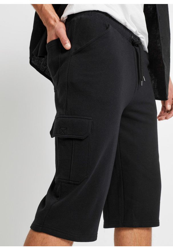 bonprix - Długie bermudy dresowe bojówki z czystej bawełny, Regular Fit. Kolor: czarny. Materiał: dresówka, bawełna. Długość: długie