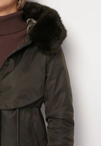 Born2be - Zielona Kurtka za Kolano ze Ściągaczem i Kapturem z Futerkiem Adoresa. Kolor: zielony. Materiał: futro #3