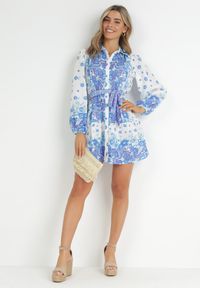 Born2be - Niebieska Koszulowa Sukienka z Guzikami i Gumką w Pasie Melija. Kolor: niebieski. Materiał: materiał. Wzór: kwiaty. Sezon: wiosna, lato. Typ sukienki: koszulowe #3