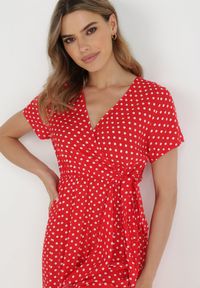 Born2be - Czerwona Sukienka Echosia. Kolor: czerwony. Materiał: materiał. Długość rękawa: krótki rękaw. Wzór: kropki. Typ sukienki: kopertowe. Długość: maxi #2