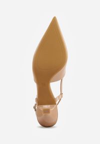 Born2be - Beżowe Lakierowane Czółenka na Kaczuszce Bez Pięty Zapinane przy Kostce Evaliraea. Okazja: do pracy, na co dzień, na spotkanie biznesowe. Nosek buta: szpiczasty. Kolor: beżowy. Materiał: lakier. Obcas: na szpilce. Styl: elegancki, biznesowy, casual. Wysokość obcasa: średni #3