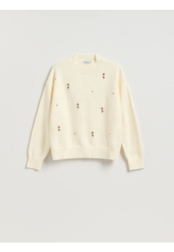 Reserved - Sweter z ozdobnymi aplikacjami - kremowy. Kolor: kremowy. Materiał: wełna, dzianina. Wzór: aplikacja