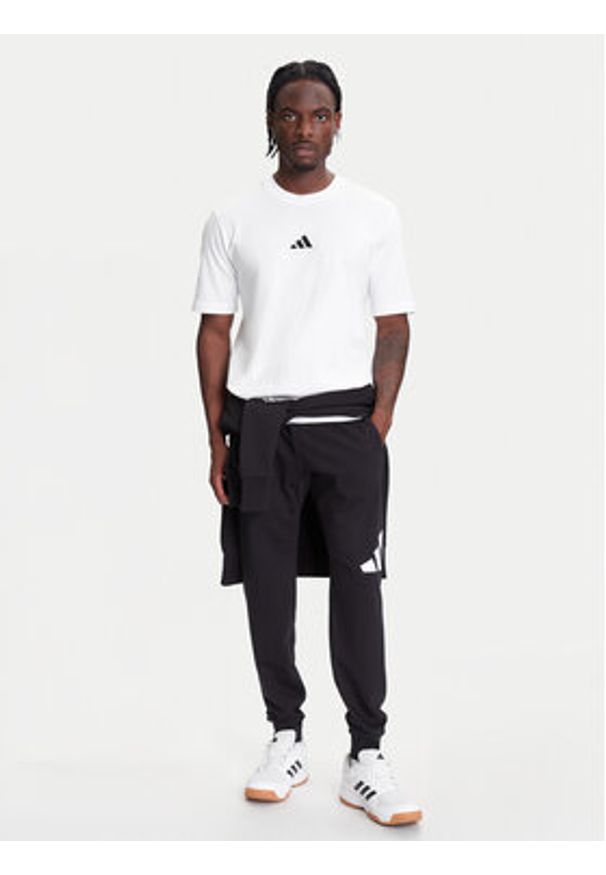 Adidas - adidas T-Shirt Essentials Small Logo JF1092 Biały Regular Fit. Kolor: biały. Materiał: bawełna