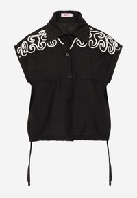 Renee - Czarna Boho Koszula z Wiskozy Bez Rękawów ze Ściągaczem w Talii Assabel. Okazja: na co dzień. Kolor: czarny. Materiał: wiskoza. Długość rękawa: bez rękawów. Wzór: gładki. Sezon: lato. Styl: boho #4