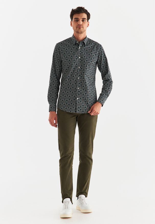 Pako Lorente - PAKO LORENTE – Koszula męska P22WF-1X-017-Z-S. Typ kołnierza: kołnierzyk klasyczny. Materiał: bawełna, elastan. Długość rękawa: długi rękaw. Długość: długie. Styl: klasyczny