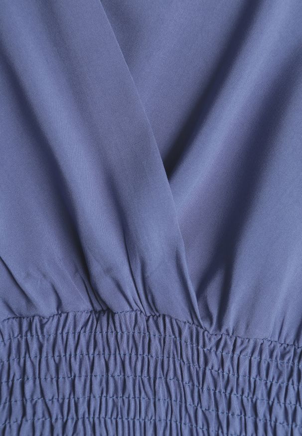 Renee - Granatowa Sukienka z Wiskozy Jadith. Okazja: na co dzień. Kolor: niebieski. Wzór: gładki. Typ sukienki: kopertowe. Materiał: wiskoza. Długość rękawa: krótki rękaw. Sezon: lato. Styl: casual. Długość: mini