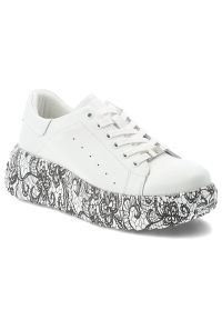 Sneakersy damskie Filippo, cholewka skóra naturalna licowa perforowana sznurowanie klasyczne niski fason gruba podeszwa z kontrastowym nadrukiem, bia. Okazja: na co dzień. Zapięcie: sznurówki. Kolor: biały. Materiał: skóra. Szerokość cholewki: normalna. Wzór: nadruk. Obcas: na platformie #1