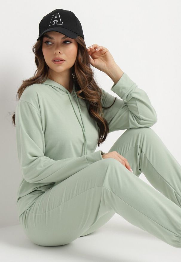 Born2be - Jasnozielony Komplet Dresowy Bluza Kangurka z Kapturem i Spodnie Joggery Triasa. Kolor: zielony. Materiał: dresówka