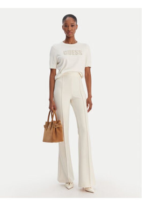 Guess Sweter W6RR47 Z2NQ2 Écru Regular Fit. Materiał: wiskoza