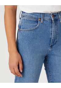 Wrangler - Spodnie jeansowe damskie WRANGLER WILD WEST MID BLUE. Okazja: do pracy, na spacer, na co dzień. Kolor: niebieski. Materiał: jeans. Styl: casual #5