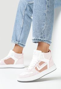 Born2be - Biało-Różowe Sneakersy Alcothee. Nosek buta: okrągły. Zapięcie: sznurówki. Kolor: różowy. Obcas: na obcasie. Wysokość obcasa: niski #4