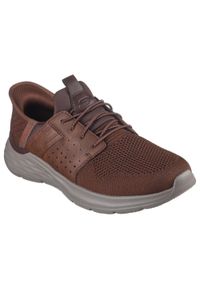 skechers - Buty SKECHERS GARNER - NEWICK SLPI - INS Brązowy. Kolor: brązowy. Materiał: syntetyk, tkanina #1