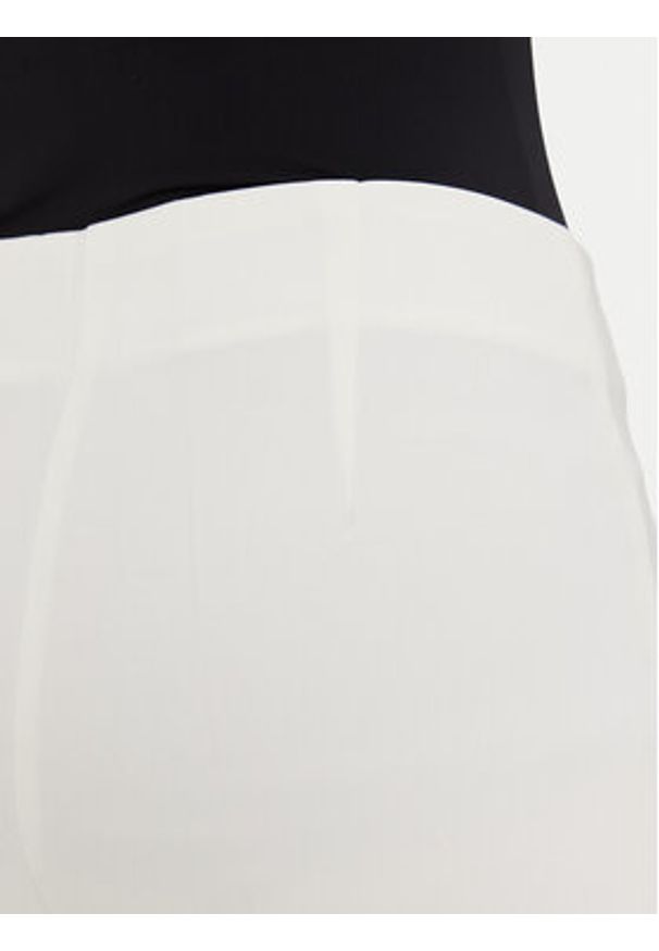 Rinascimento Spodnie materiałowe CFC0119997003 Biały Regular Fit. Kolor: biały. Materiał: syntetyk