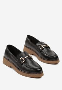 Born2be - Czarne Mokasyny z Metaliczną Aplikacją i Tłoczeniem Arvacce. Okazja: na co dzień. Kolor: czarny. Materiał: jeans. Wzór: aplikacja. Styl: casual, elegancki #3