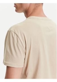 Tommy Jeans T-Shirt Dna Flag DM0DM21941 Beżowy Regular Fit. Kolor: beżowy. Materiał: bawełna #4