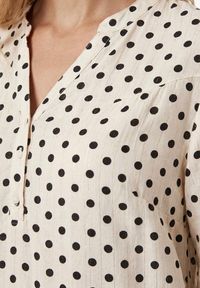Born2be - Biała Koszula z Wiskozy w Kropki z Metaliczną Nitką Ereis. Okazja: na co dzień. Kolekcja: plus size. Kolor: biały. Materiał: wiskoza. Długość: długie. Wzór: kropki. Styl: elegancki, casual #4