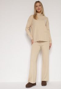 Born2be - Beżowy Sweterkowy Komplet Sweter z Półgolfem i Szerokie Spodnie Alatusa. Kolor: beżowy. Materiał: jeans #4