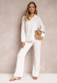 Renee - Biały 2-częściowy Komplet z Koszulą i Spodniami Zdobionymi Delikatnym Tłoczeniem Jaila. Kolor: biały. Materiał: tkanina. Wzór: aplikacja #1