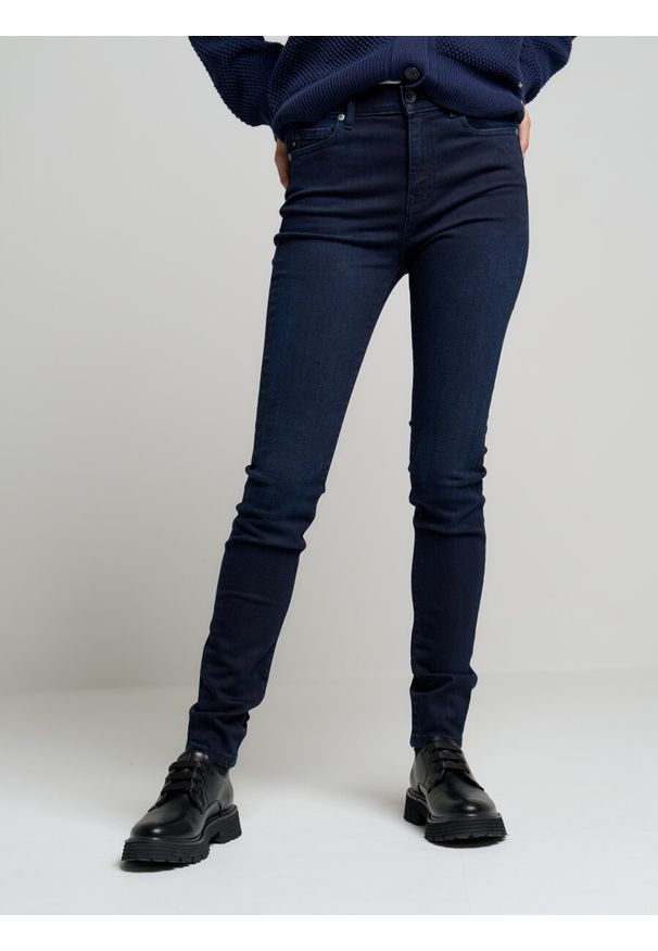 Big-Star - Spodnie jeans damskie zwężane Adela 730. Stan: podwyższony. Kolor: niebieski