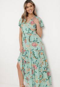 Born2be - Zielona Rozkloszowana Sukienka Maxi z Wiskozy w Kwiaty z Kopertowym Dekoltem Ilitta. Kolor: zielony. Materiał: wiskoza. Wzór: kwiaty. Sezon: lato. Typ sukienki: kopertowe. Długość: maxi #4