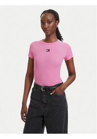 Tommy Jeans T-Shirt Badge DW0DW17881 Różowy jasny Slim Fit. Kolor: różowy. Materiał: bawełna #1